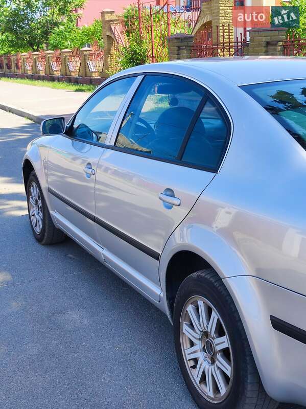 Ліфтбек Skoda Superb 2003 в Калинівці