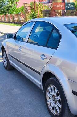 Лифтбек Skoda Superb 2003 в 