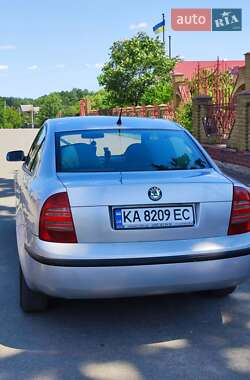 Лифтбек Skoda Superb 2003 в 
