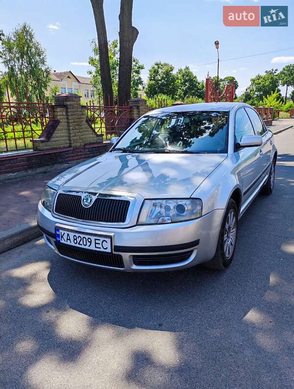 Лифтбек Skoda Superb 2003 в 
