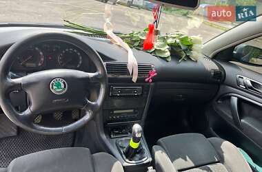 Лифтбек Skoda Superb 2003 в 
