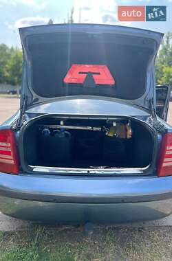 Лифтбек Skoda Superb 2003 в 