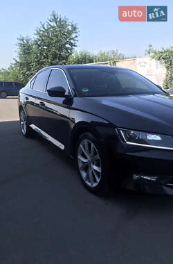 Лифтбек Skoda Superb 2015 в 