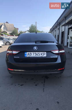 Лифтбек Skoda Superb 2015 в 
