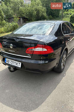 Лифтбек Skoda Superb 2011 в 