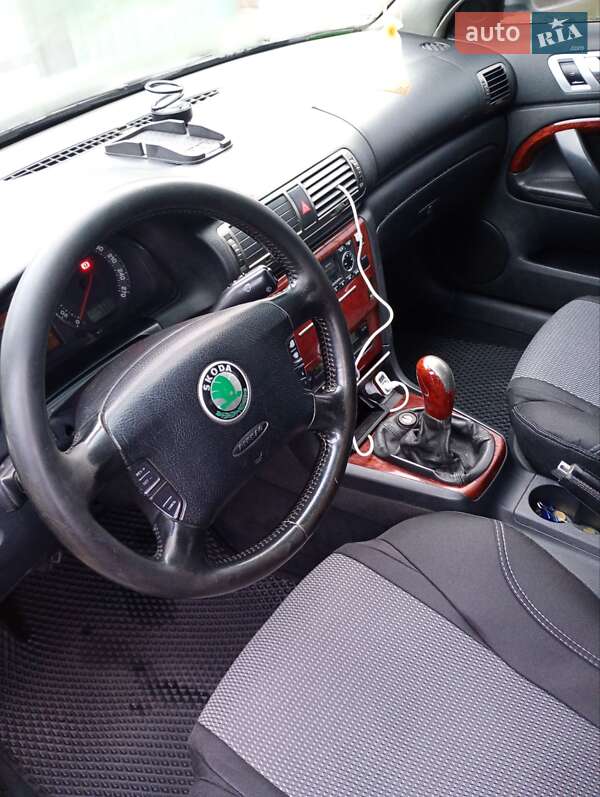 Лифтбек Skoda Superb 2002 в Прилуках