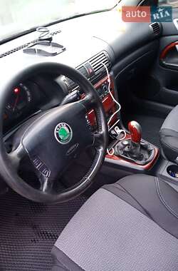 Лифтбек Skoda Superb 2002 в 