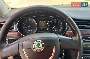 Лифтбек Skoda Superb 2012 в 