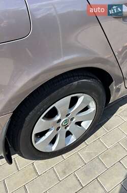 Лифтбек Skoda Superb 2012 в 
