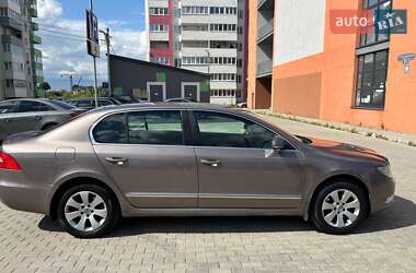 Лифтбек Skoda Superb 2012 в 
