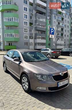 Лифтбек Skoda Superb 2012 в 