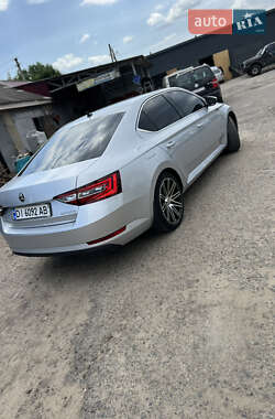 Лифтбек Skoda Superb 2015 в 