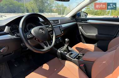 Лифтбек Skoda Superb 2015 в 