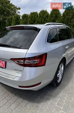 Универсал Skoda Superb 2018 в 