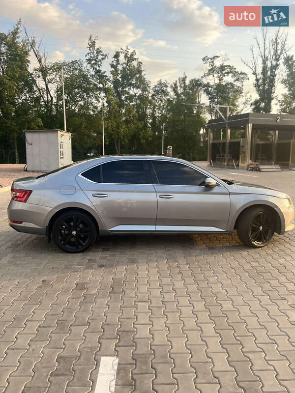 Лифтбек Skoda Superb 2016 в Ирпене