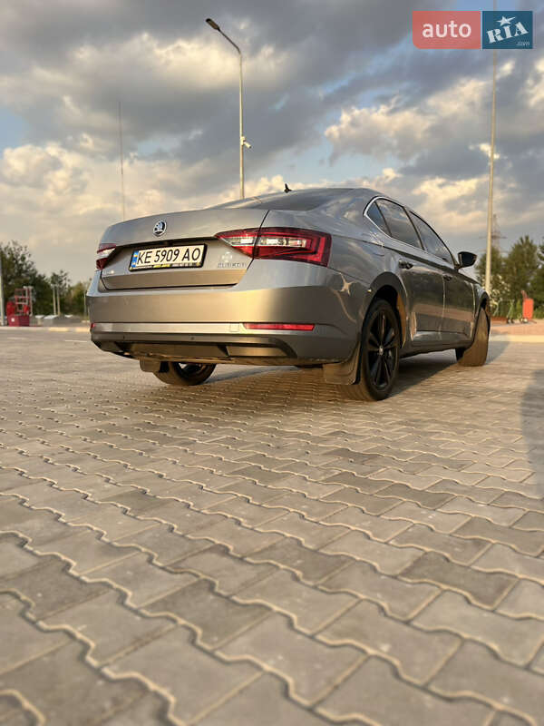 Лифтбек Skoda Superb 2016 в Ирпене