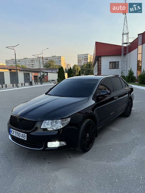 Лифтбек Skoda Superb 2012 в 