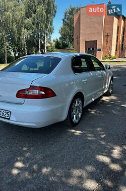 Лифтбек Skoda Superb 2013 в 