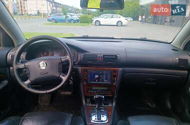 Лифтбек Skoda Superb 2004 в 