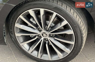 Лифтбек Skoda Superb 2019 в 