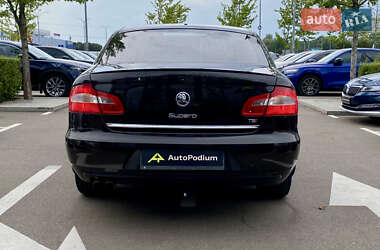 Лифтбек Skoda Superb 2012 в 