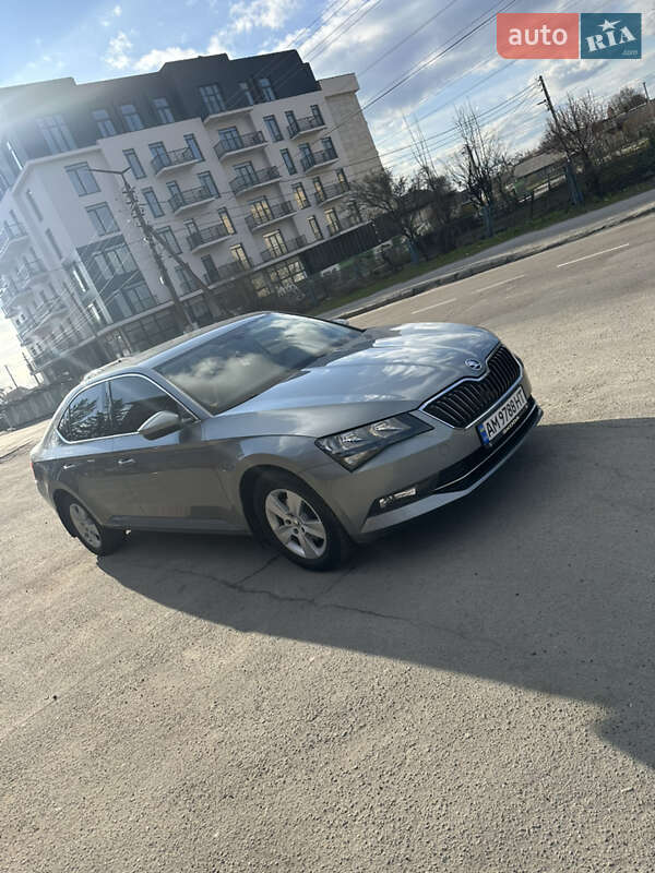 Лифтбек Skoda Superb 2016 в Звягеле