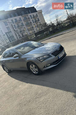 Лифтбек Skoda Superb 2016 в 
