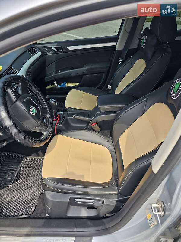 Лифтбек Skoda Superb 2010 в Львове