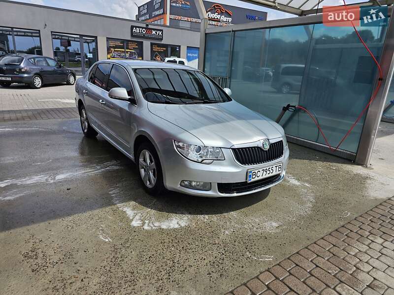 Лифтбек Skoda Superb 2010 в Львове