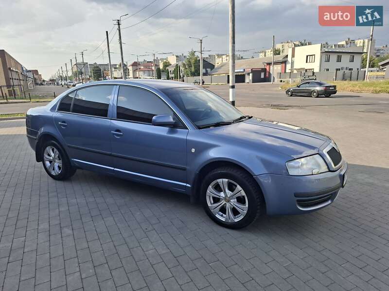Лифтбек Skoda Superb 2006 в 