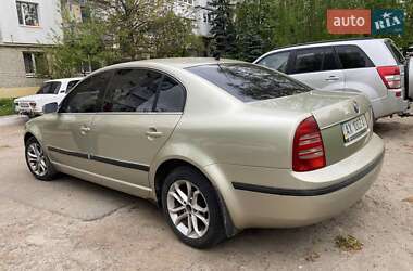 Лифтбек Skoda Superb 2004 в 