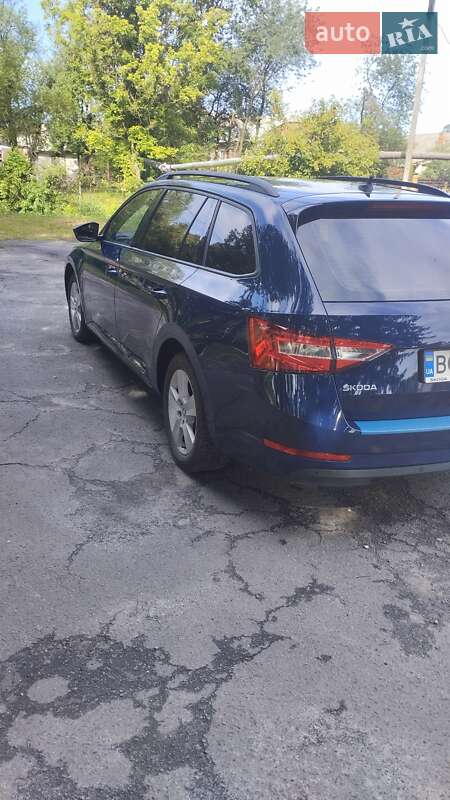 Универсал Skoda Superb 2016 в Радехове
