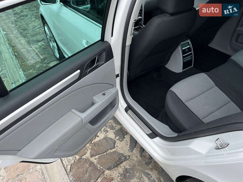 Універсал Skoda Superb 2011 в Рівному