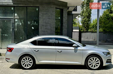 Лифтбек Skoda Superb 2022 в 