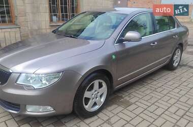 Лифтбек Skoda Superb 2011 в 