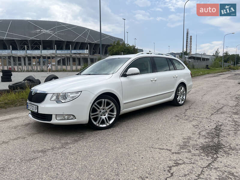 Универсал Skoda Superb 2010 в Винниках