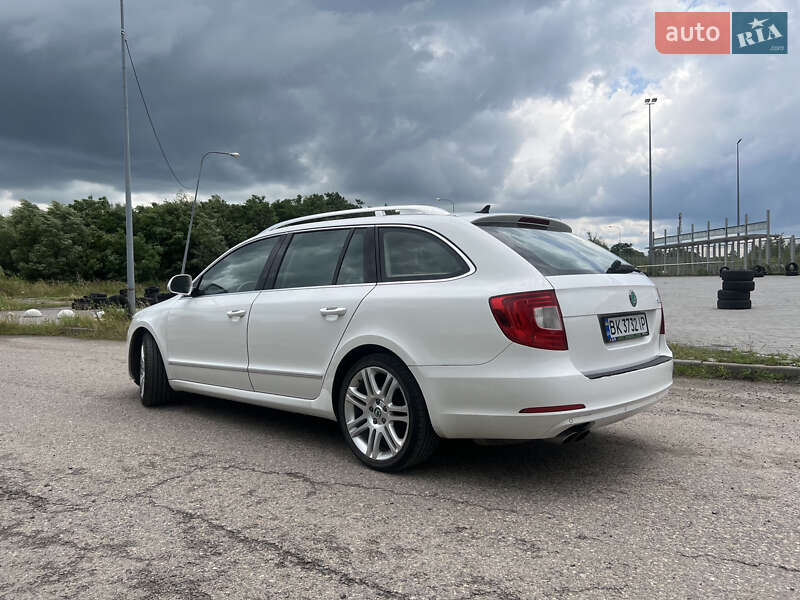 Универсал Skoda Superb 2010 в Винниках