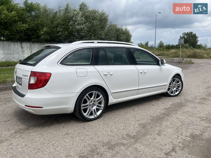 Универсал Skoda Superb 2010 в Винниках