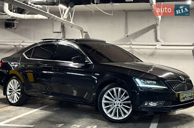 Лифтбек Skoda Superb 2017 в 