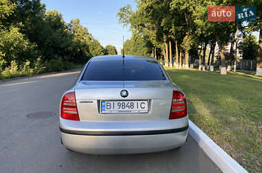 Лифтбек Skoda Superb 2004 в 