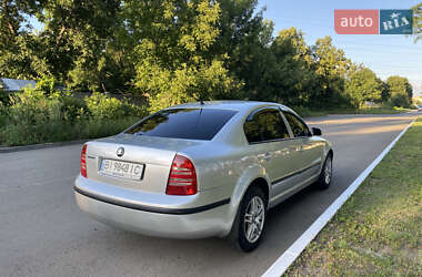 Лифтбек Skoda Superb 2004 в 