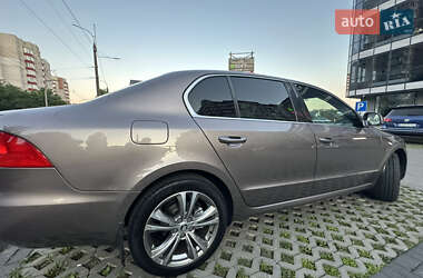 Лифтбек Skoda Superb 2012 в 