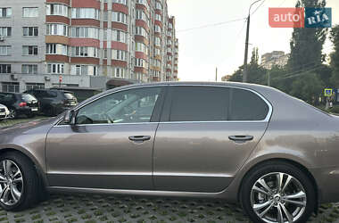 Лифтбек Skoda Superb 2012 в 