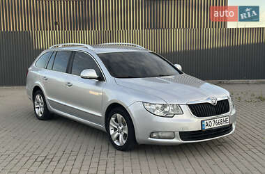 Універсал Skoda Superb 2011 в Ужгороді