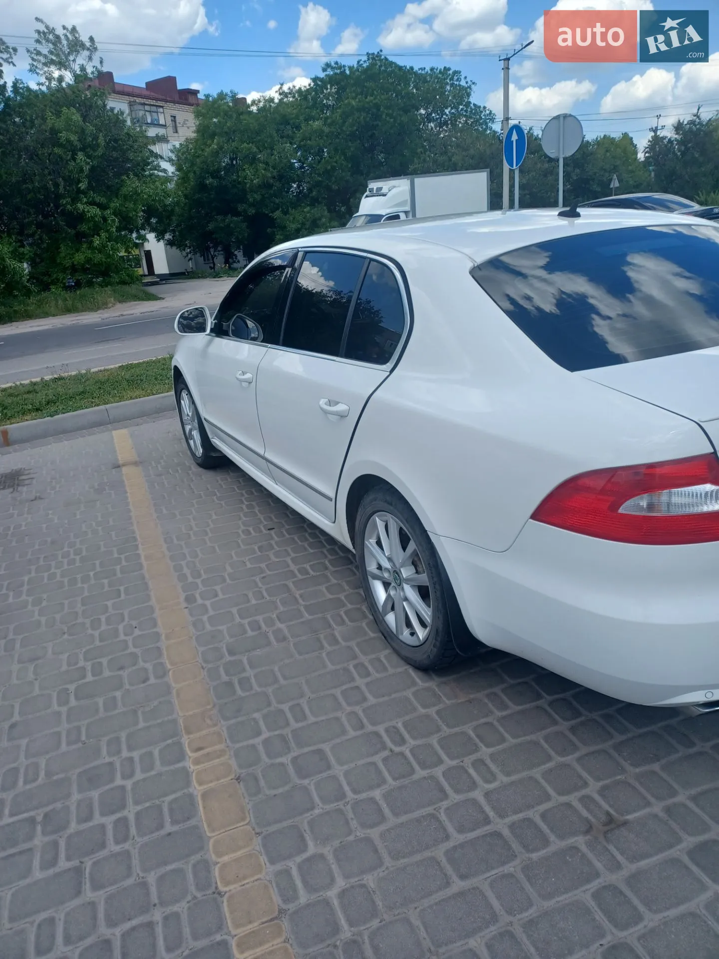 2010 Skoda Superb - мініатюра 6