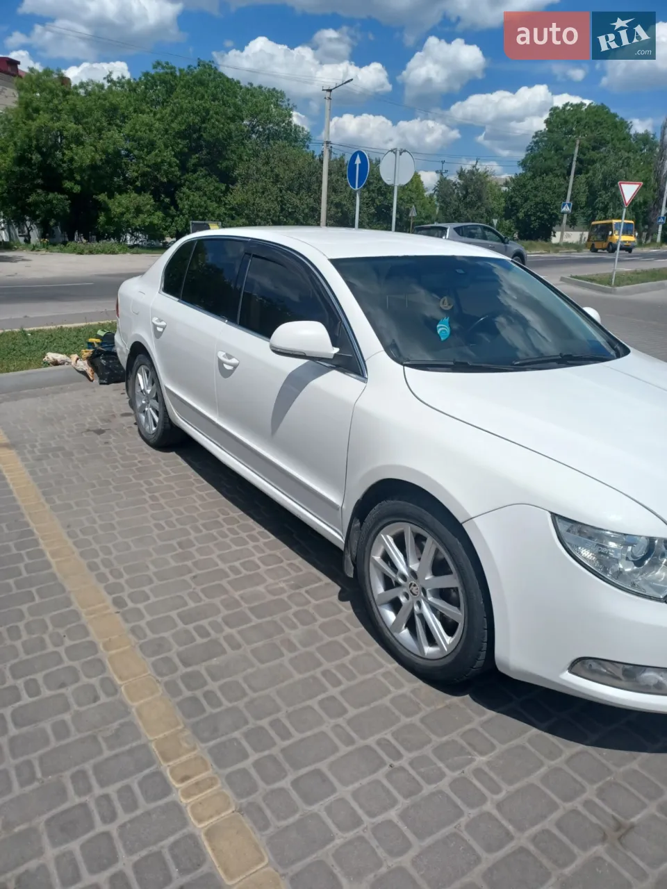 2010 Skoda Superb - мініатюра 15
