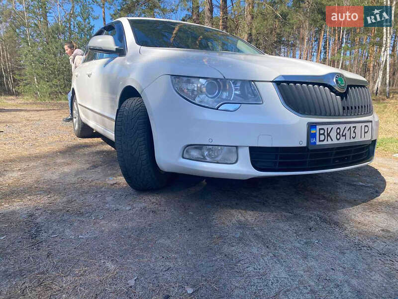 Лифтбек Skoda Superb 2012 в Сарнах