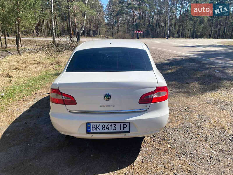 Лифтбек Skoda Superb 2012 в Сарнах