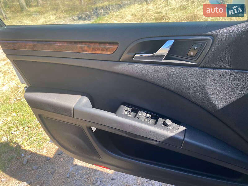 Лифтбек Skoda Superb 2012 в Сарнах