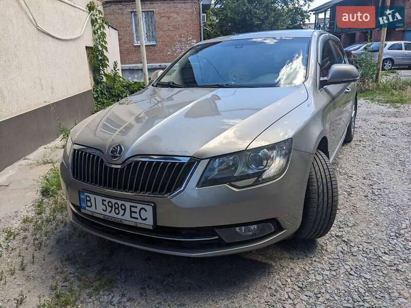 Лифтбек Skoda Superb 2013 в 
